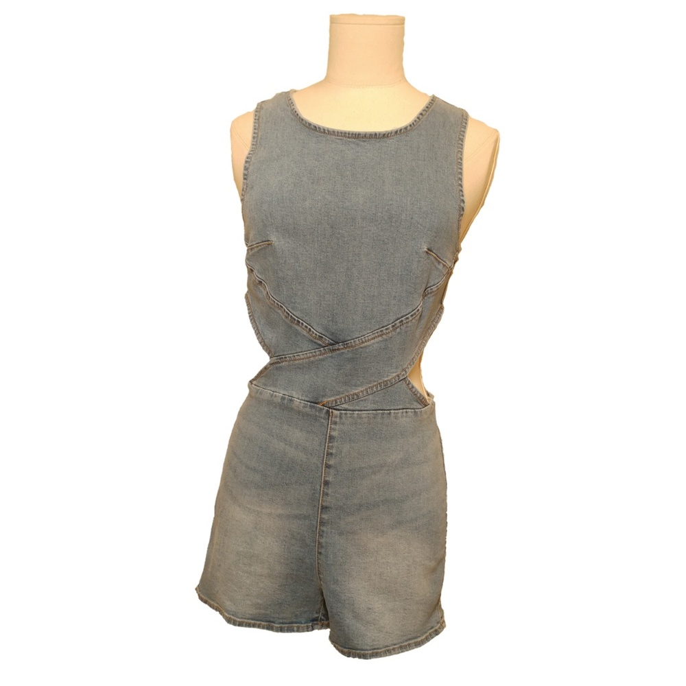🍁Denim Romper with cut outs - Picture 4 of 4